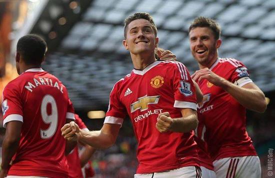 的持续缺席 的持续缺席